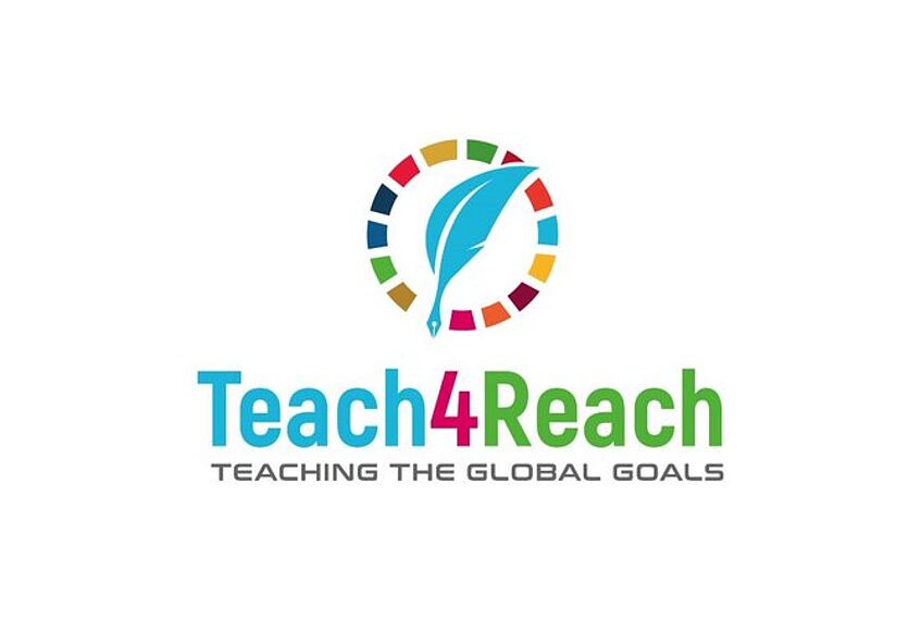 Teach4Reach-Logo, ein hellblauer und grüner Schriftzug mit der Unterschrift 